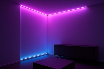 Kiçik otaq küncündə LED lentlə işıqlandırılmış oxu küncü