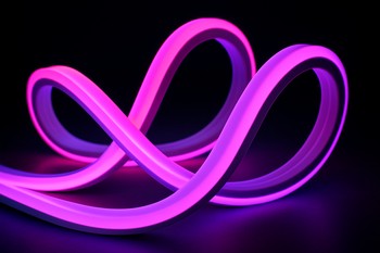 Çevik neon LED lent əyri formada tutulub