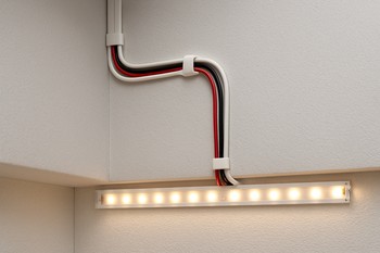 Divar və plintus boyunca gizli LED kabel marşrutu