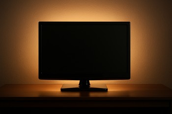 TV altı qısa LED lentlə kiçik işıq eksperimenti