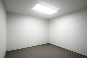 Həddindən artıq parlaq LED lentlə göz yorucu otaq