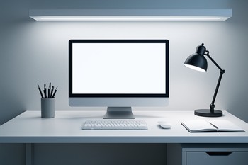 İş masasında fokus üçün neytral LED xətti